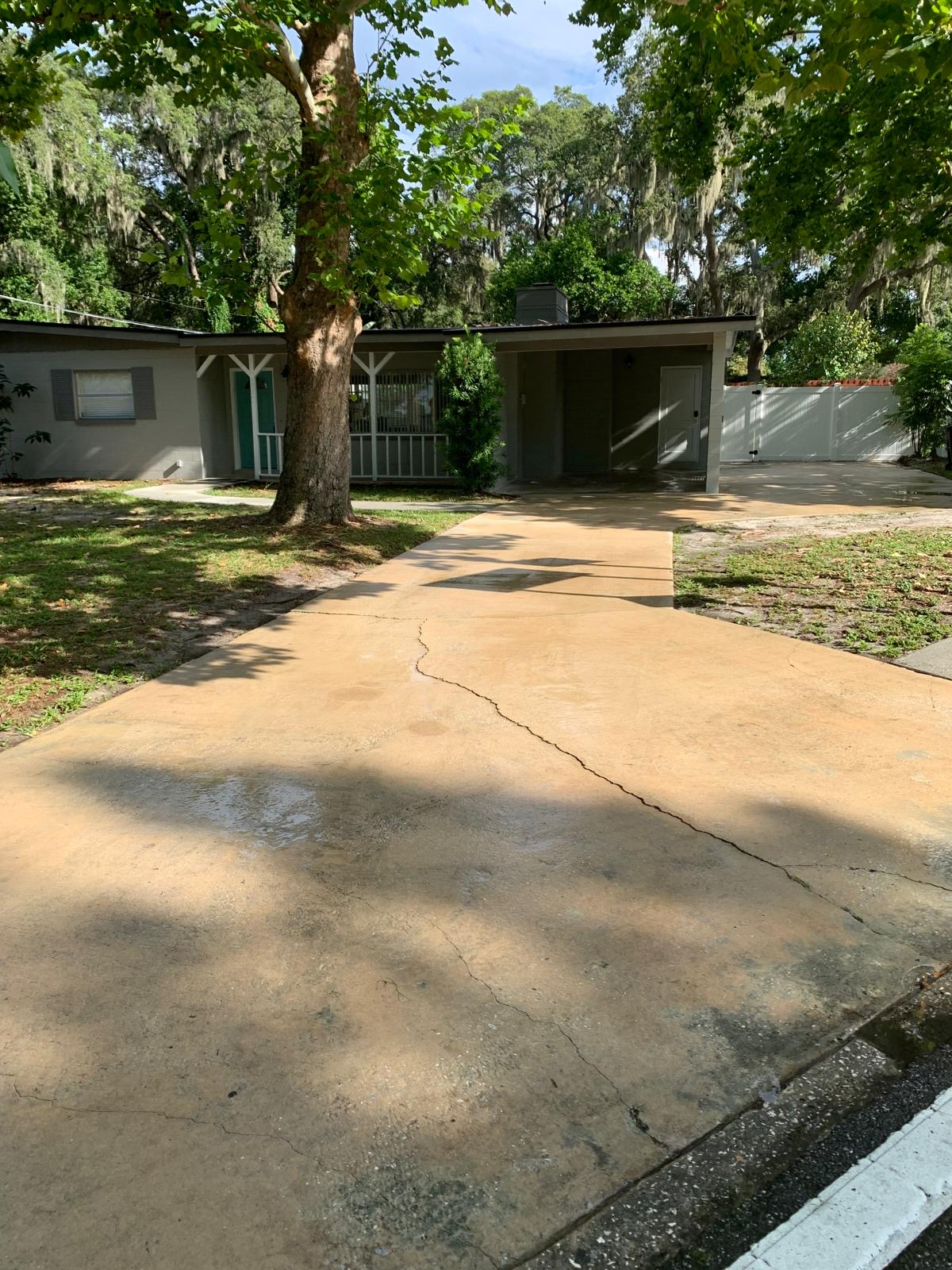 House wash and concrete cleaning in Casselberry ,Florida Thumbnail