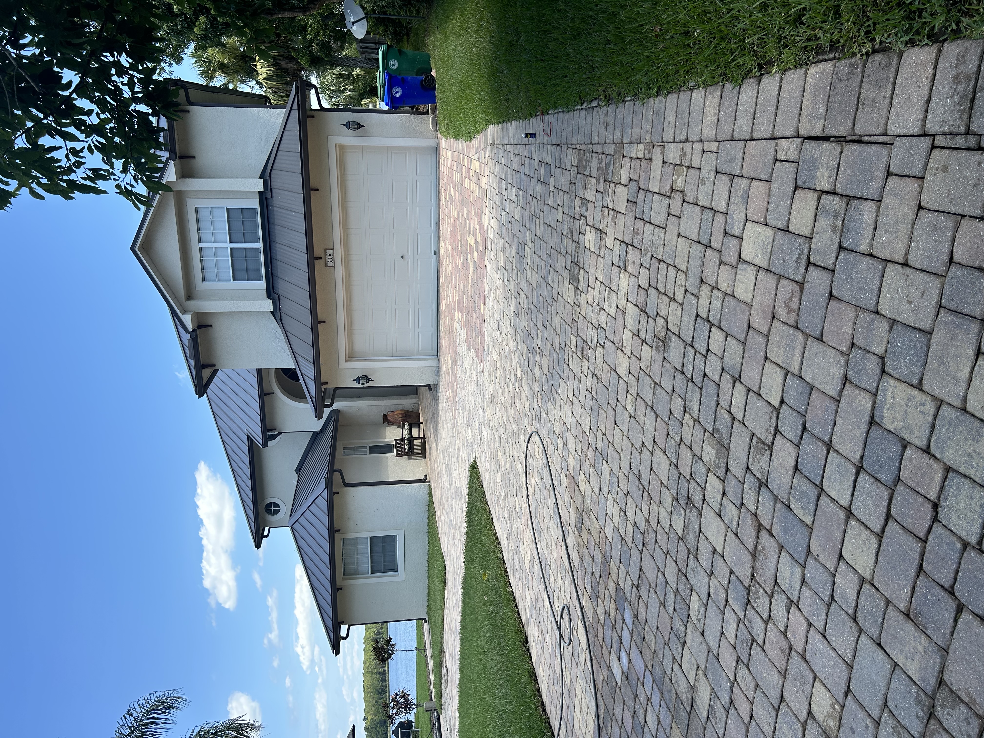 Roof cleaning and house washing in lake mary Florida 